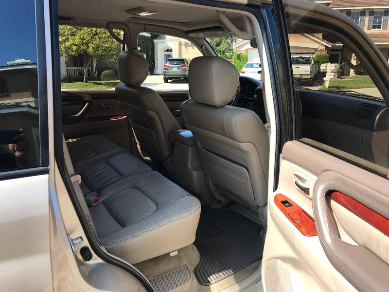 Illustration for article titled At $8,000, Could This 2001 Lexus LX470 Be Your Gold Standard?